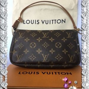 100% AUTHENTIC LOUIS VUITTON POCHETTE ACESSORY .💖